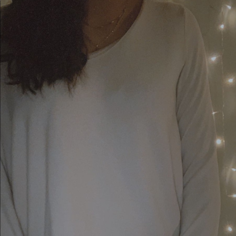 Very soft and cute v neck sweater!!